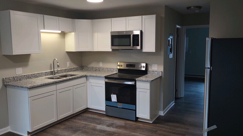 Primary Photo - Cozy Apartment--Central Location!