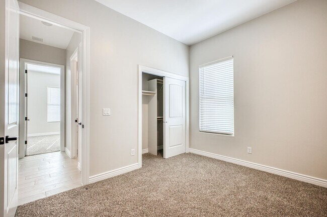 Building Photo - Beautiful East side House 4 bed-2.5 baths, part of The Club that includes Swimming Pool, Gym, Ten...