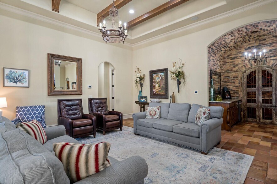 Building Photo - 931 Woodview Dr