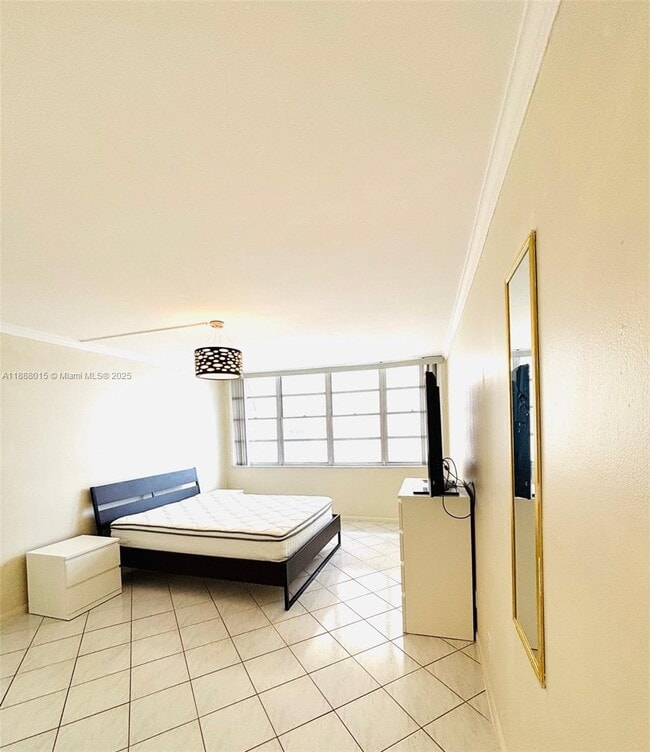 Building Photo - 1817 S Ocean Dr