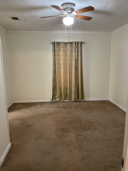 King size bedroom - 6 Odess Ln