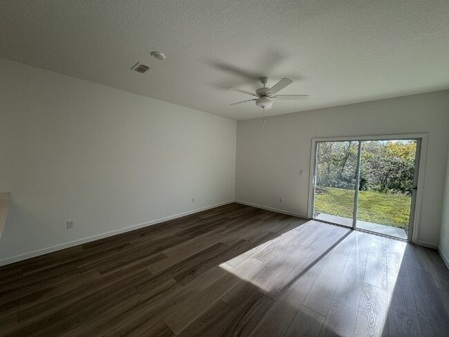 Building Photo - Holly Cove