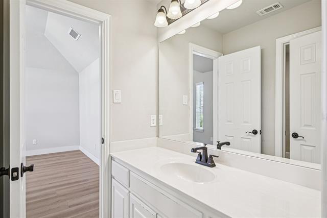 Building Photo - 6043 Oakmere Ln