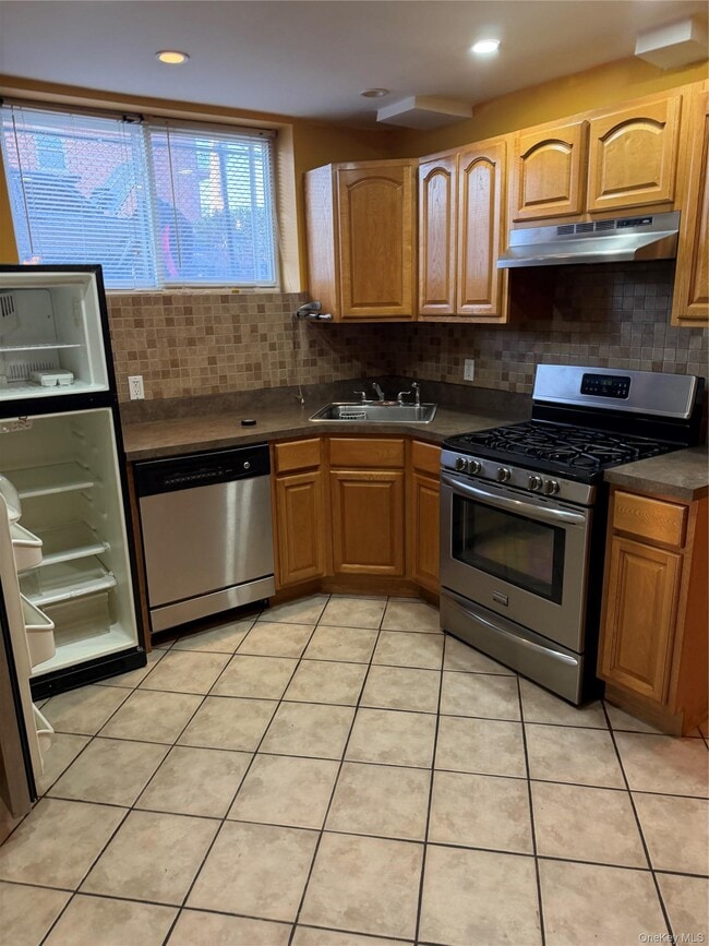 Building Photo - 54-01 69th St