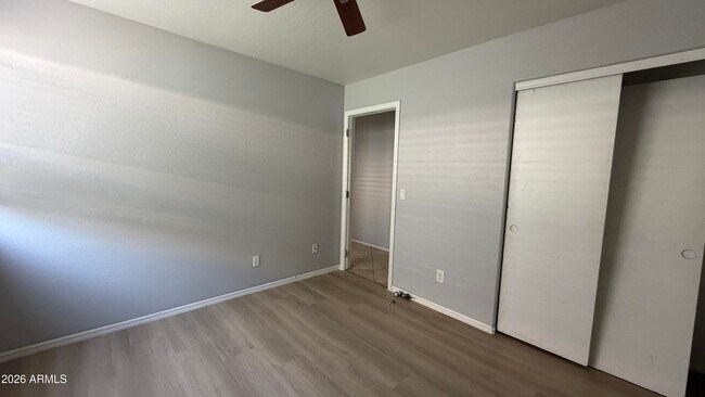 Building Photo - 213 S Crosscreek Dr