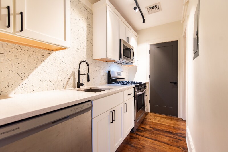 Building Photo - 215 Broadway