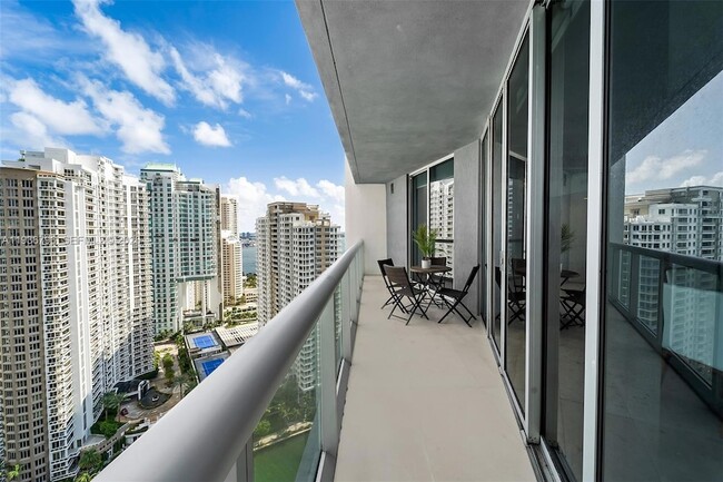 Building Photo - 495 Brickell Ave