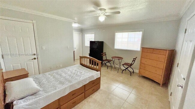 Building Photo - 3910 SW 134th Ave