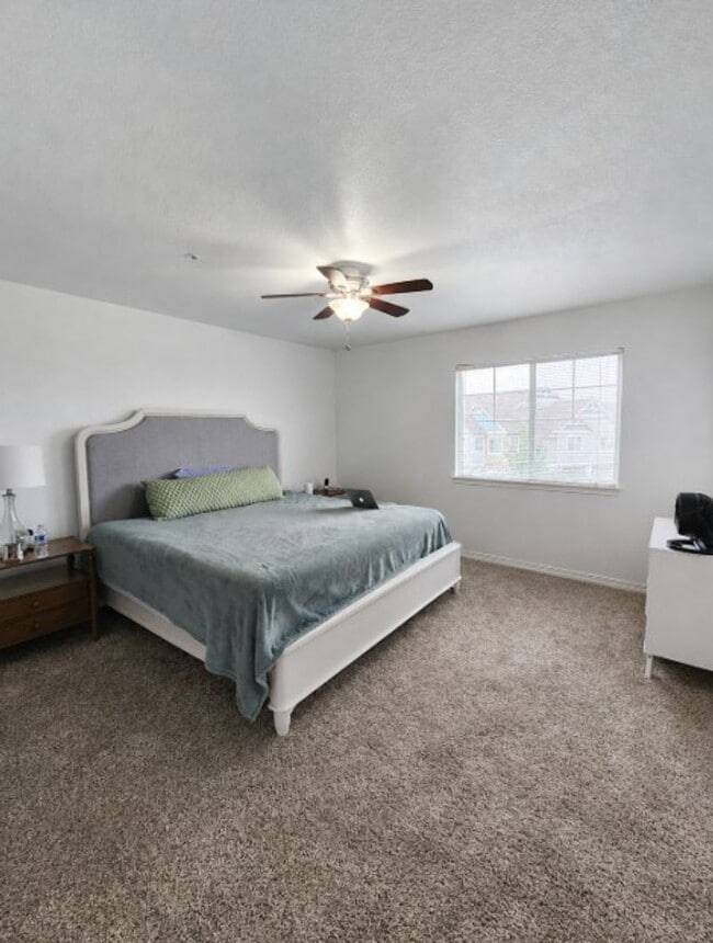 Building Photo - 23525 E Platte Dr