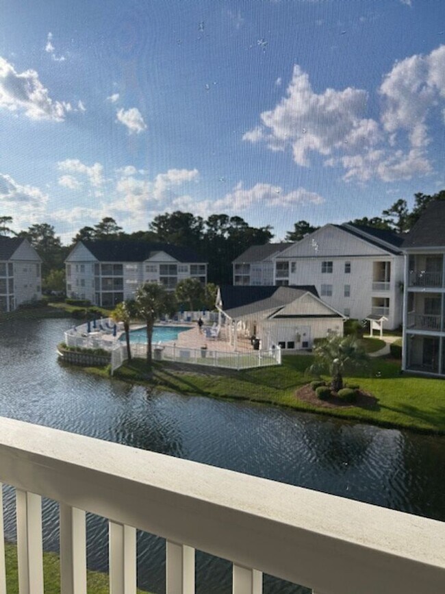 Building Photo - Jasmine Lakes