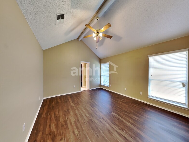 Building Photo - 6501 Gardenia Dr