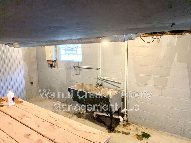 Building Photo - 1911 E 34th St