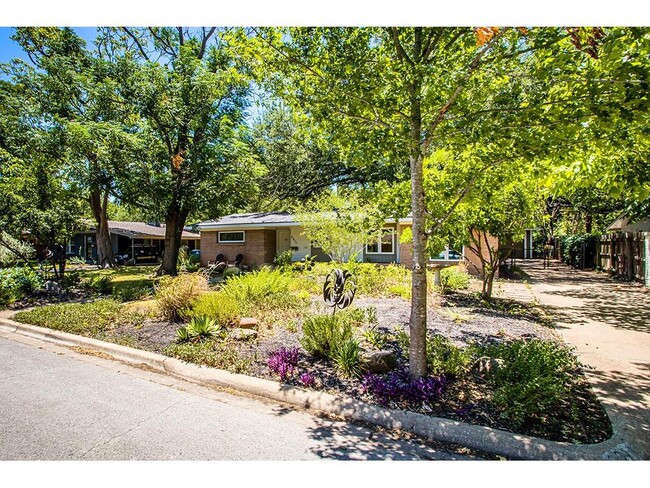 Building Photo - 2311 Westforest Dr