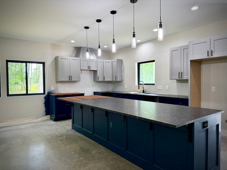 Building Photo - 10671 US 31