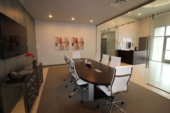 Building Photo - 418 Village Dr