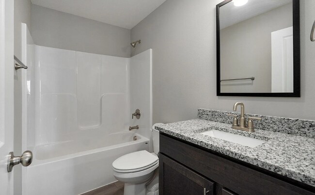 Building Photo - Like New 3 Bedroom Home - Hills of Olde Savannah