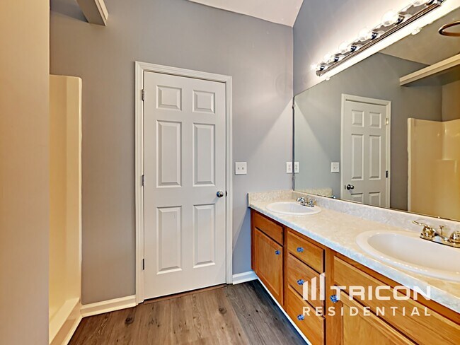 Building Photo - 9765 Moss Pointe Path