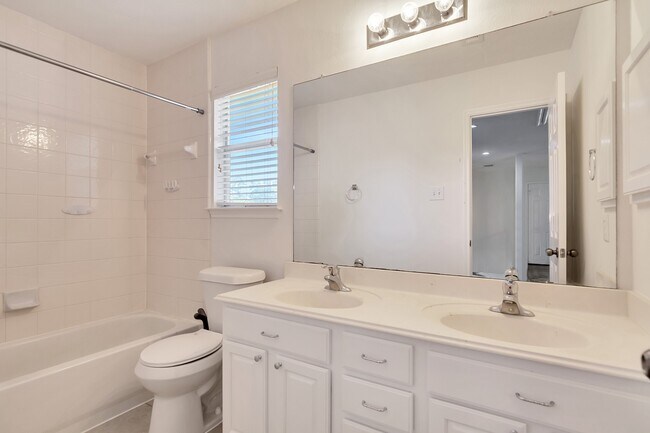 Building Photo - 22 N Queenscliff Cir