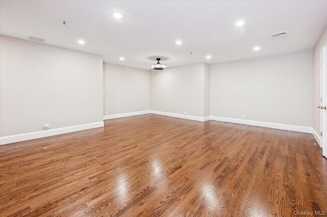 Building Photo - 10 Old Jackson Ave