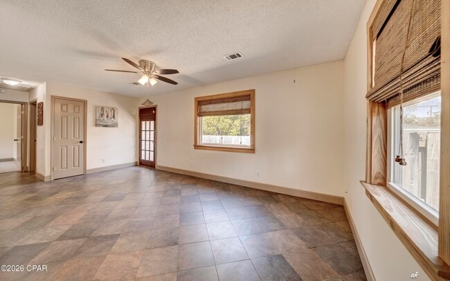 Building Photo - 1617 Drummond Ave