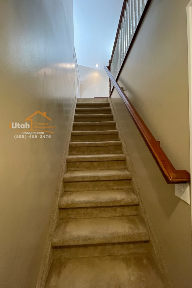 Building Photo - East Layton 6 Bdrm 3 Bth 2 car garage home.