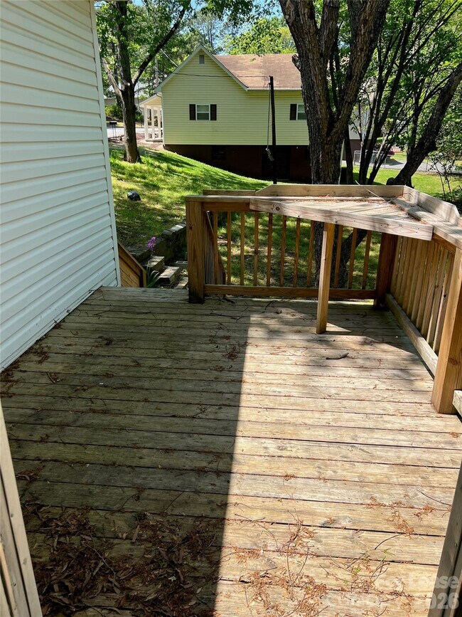 Building Photo - 346 Nesbit Ave