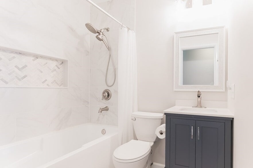 Building Photo - 467 Somerville Ave