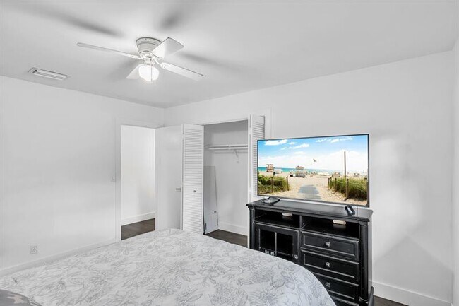 Building Photo - 10962 57th Pl S