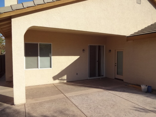 Building Photo - SINGLE STORY, 3 BEDROOM, 2 BATH, 2.5 CAR GARAGE, IN GATED COMMUNITY!