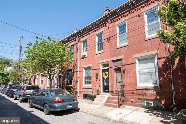 Building Photo - 623 Miller St