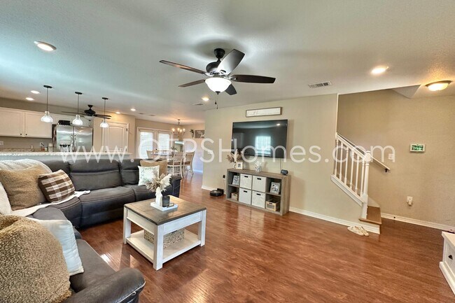 Building Photo - 454 Eisenhower Dr