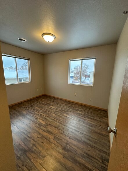 bedroom 1 - 1409 E Sioux Ave