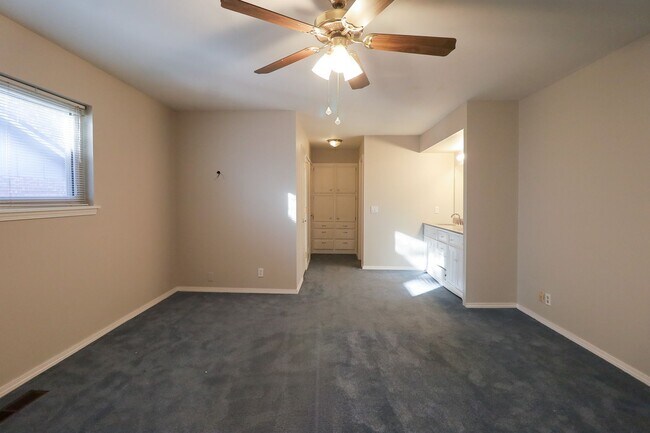 Building Photo - 3 Bed | 2 Bath | Tulsa