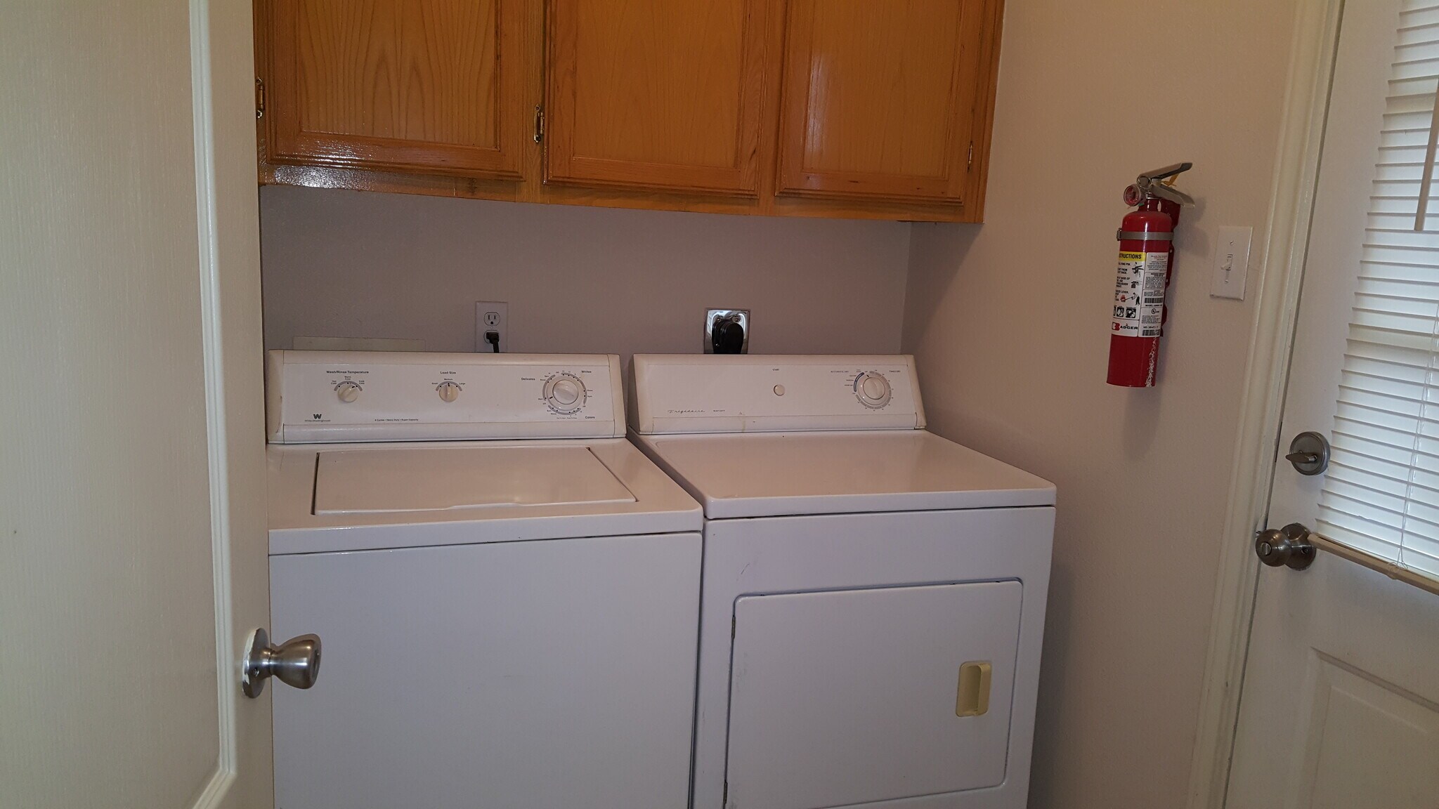 washer/dryer - 2117 W Western Dr