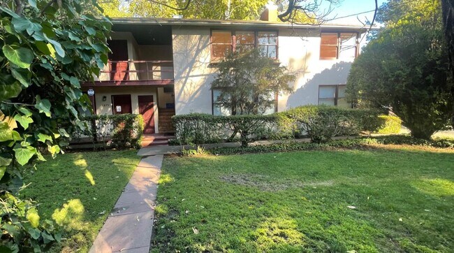 Primary Photo - 1675 Woodland Ave