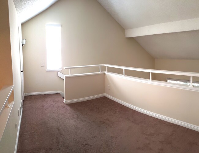 Building Photo - 7131 N Farralone Ave