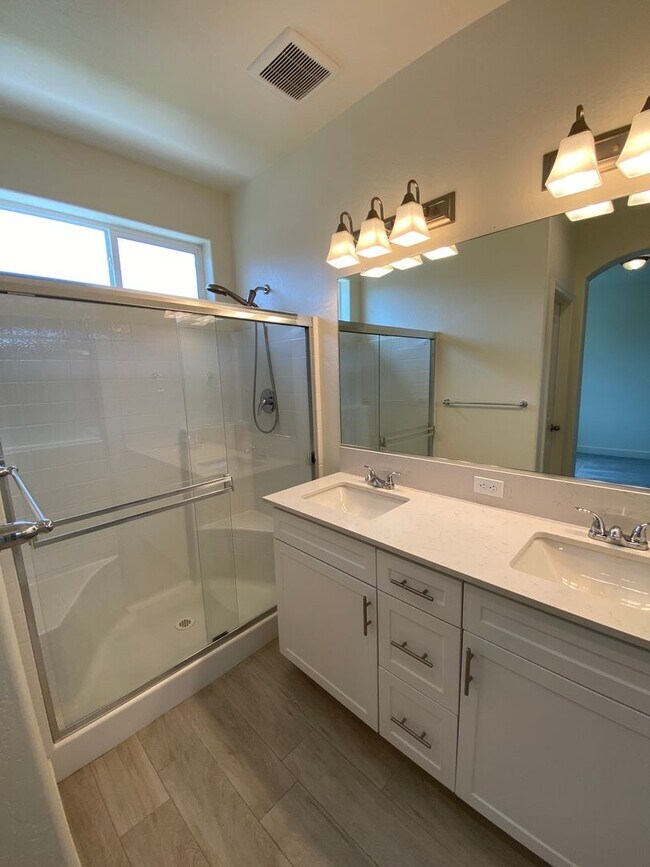 Building Photo - Charming home located in Arbor Gates community. Coming soon!