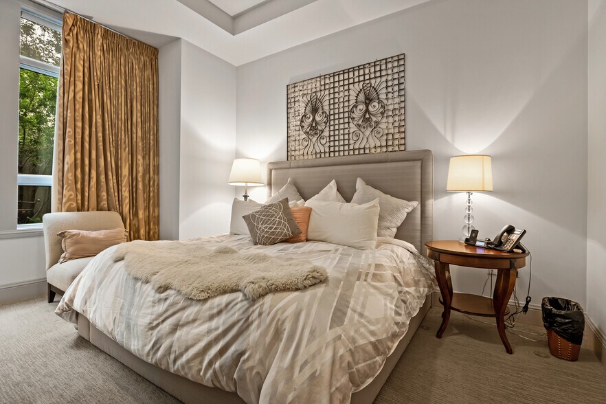 Guest Suite - 5455 Landmark Plz