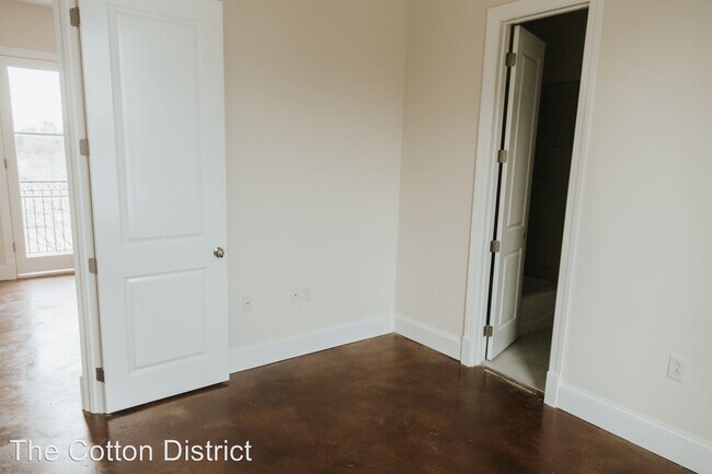 Building Photo - 517 University Dr