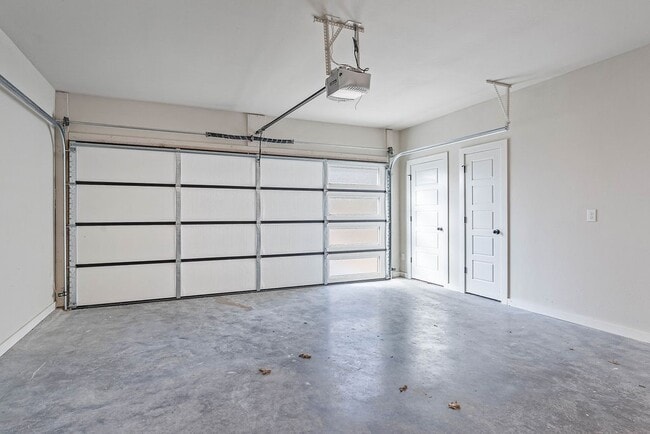 Building Photo - 479 S Happy Hollow Rd