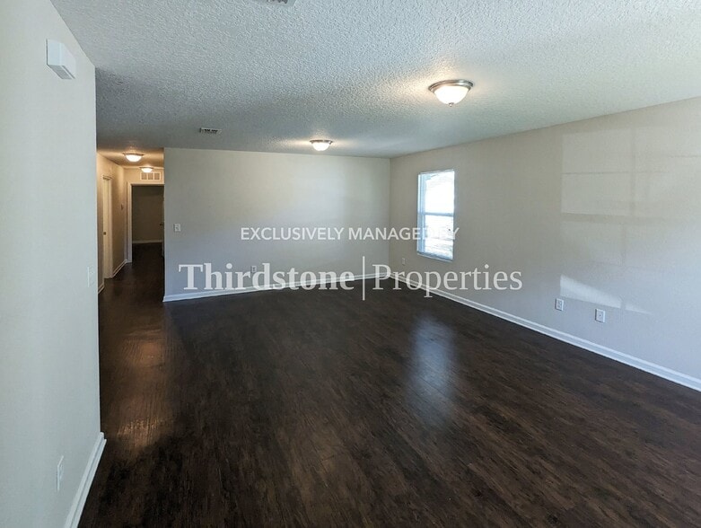 Building Photo - 463 W 59th St