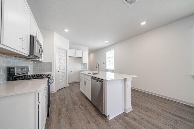 Building Photo - 225 New Hampton Wy