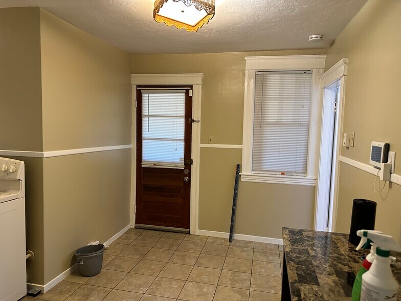 Building Photo - 8 Lamar Ave