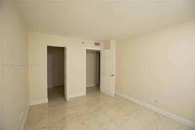 Building Photo - 770 Claughton Island Dr