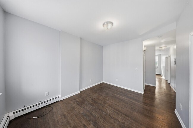 Building Photo - 303 3rd St