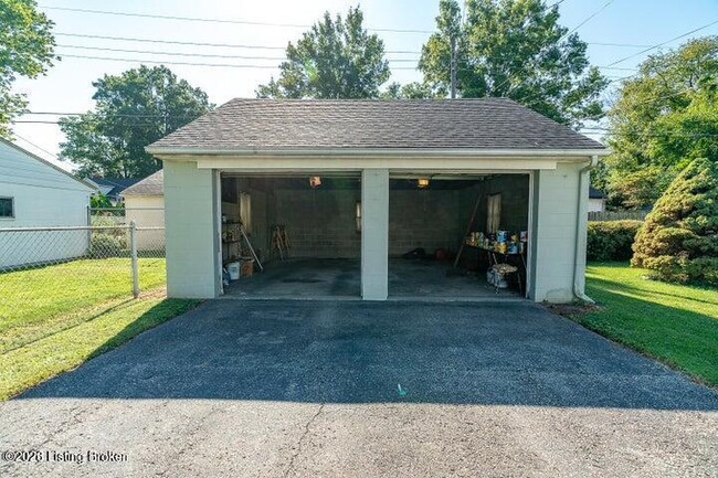 Building Photo - 2126 Lancashire Ave