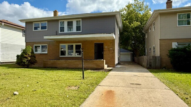 Building Photo - 5922 N 84th St