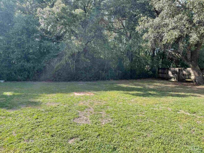 Building Photo - 6737 Summit Dr