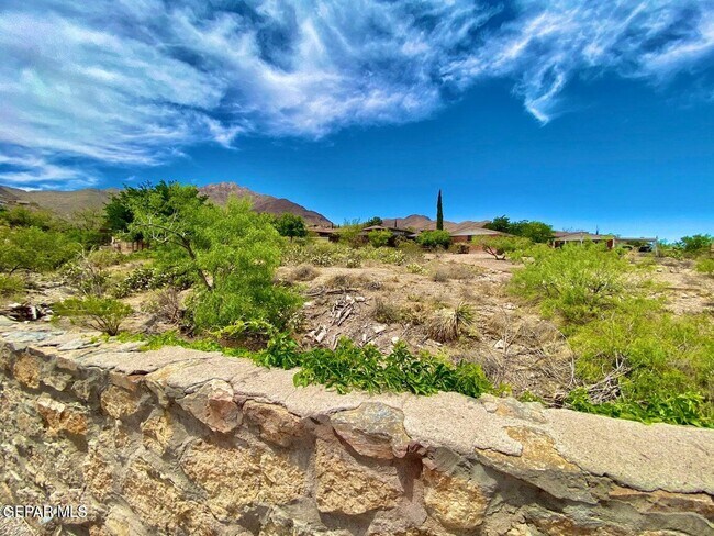 Building Photo - 3213 El Morro Rd