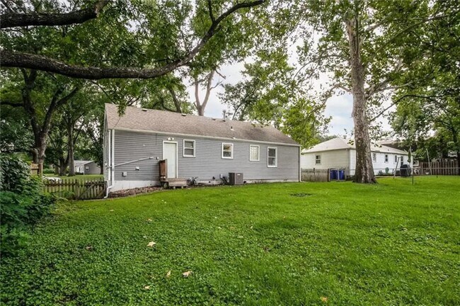 Building Photo - Lowell Avenue